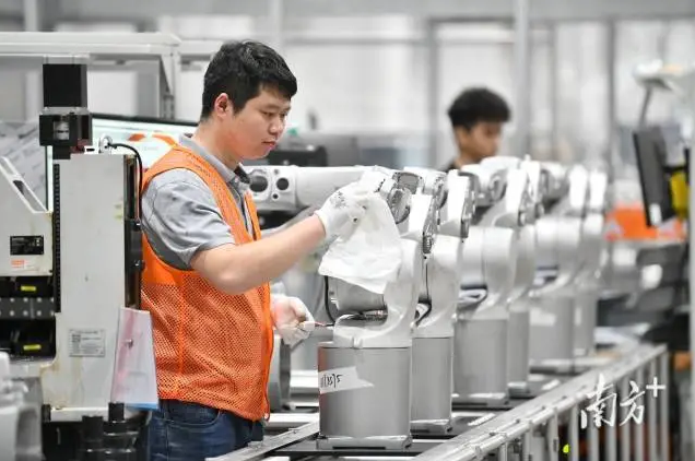 广东规上工业企业数、规上工业企业营业收入等多项指标居全国第一